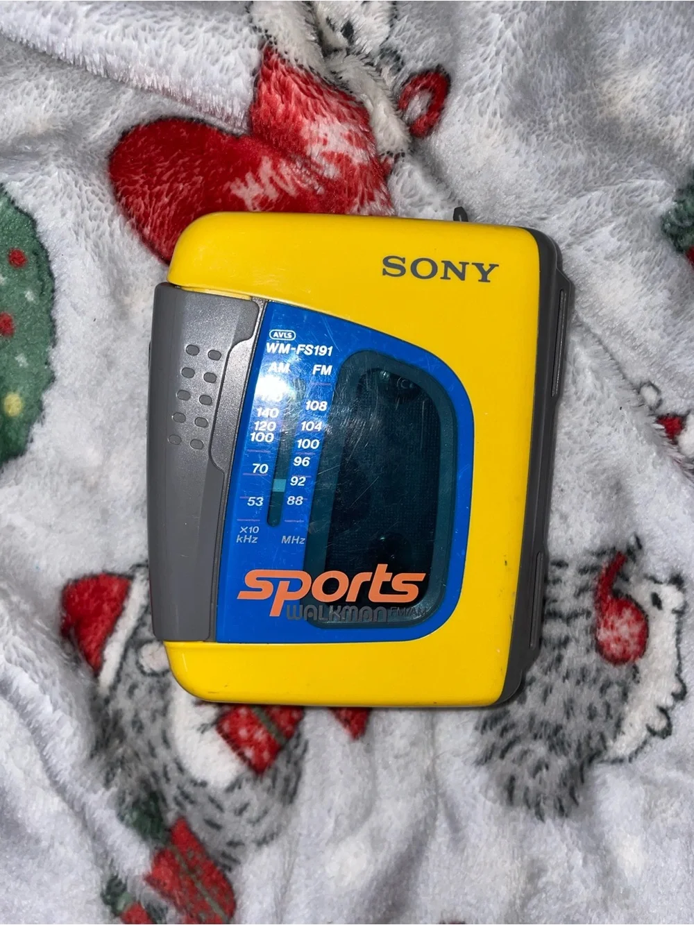 SONY SPORTS WALKMAN WM-FS191 YELLOW AM/FM PORTABLE CASSETTE PLAYER